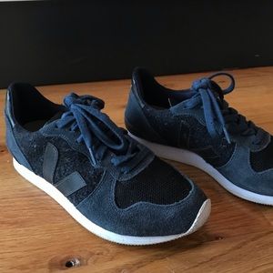 VEJA Flannel/Suede size 39 Holiday Runner Sneakers